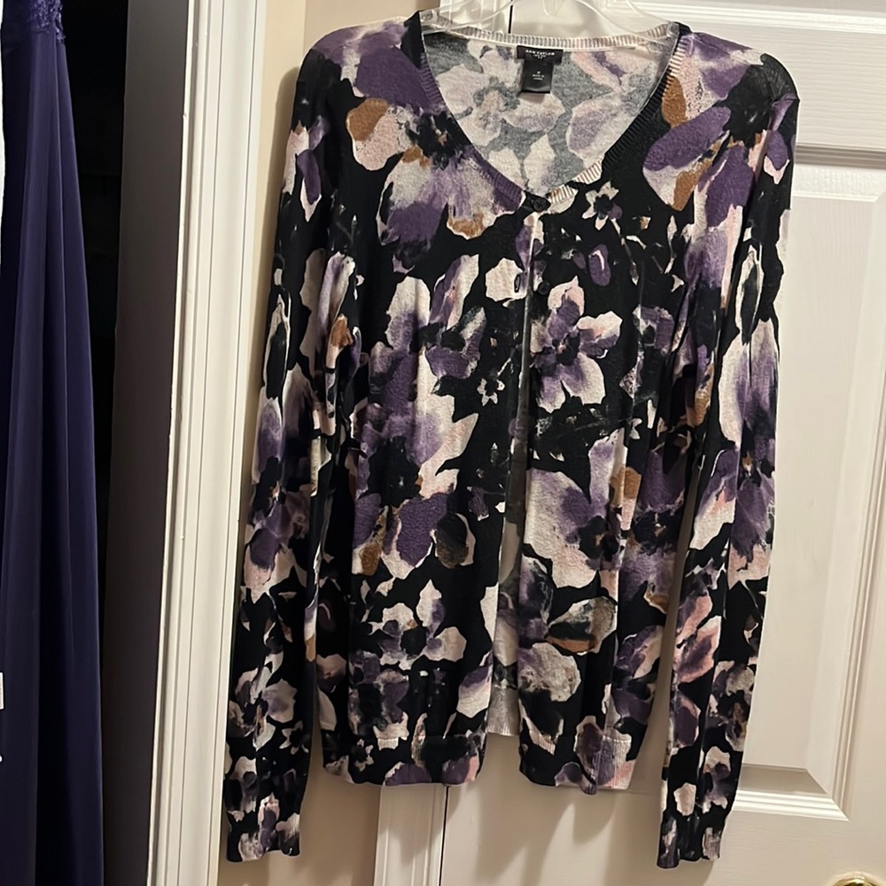 Ann Taylor thin button down V-neck sweater
